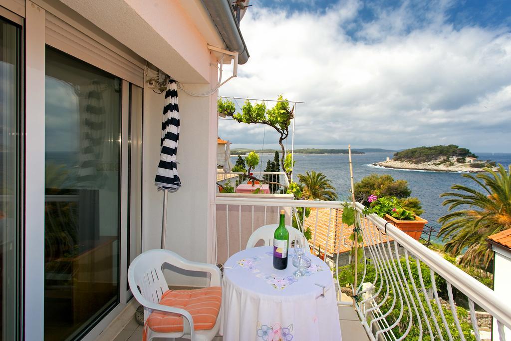 Apartments Bicanic Hvar Town Bagian luar foto